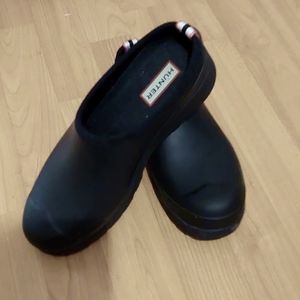 Un used Hunter Clogs black size 7